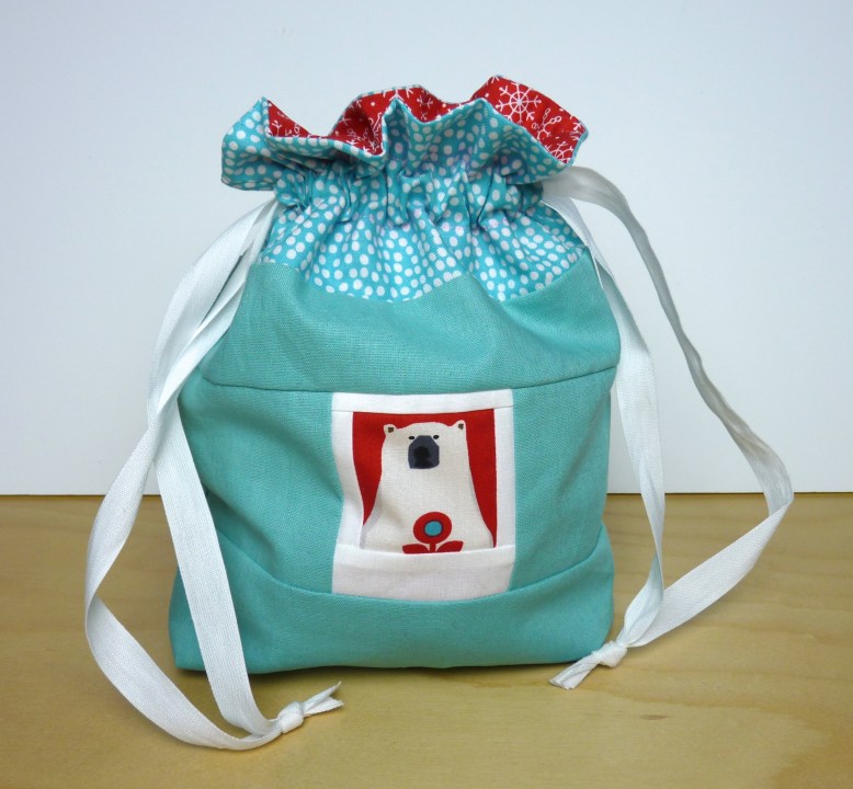 Lined drawstring bag with bear polaroid