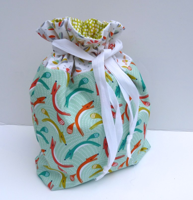 Lined drawstring bag in Dashwood fabric