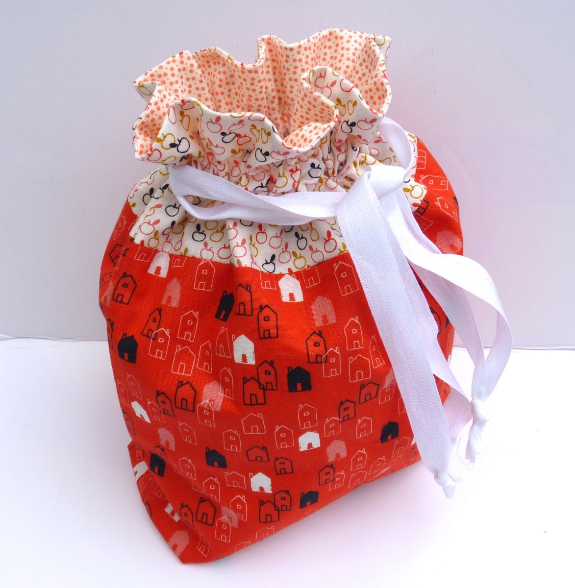 Lined drawstring bag in Dashwood fabric