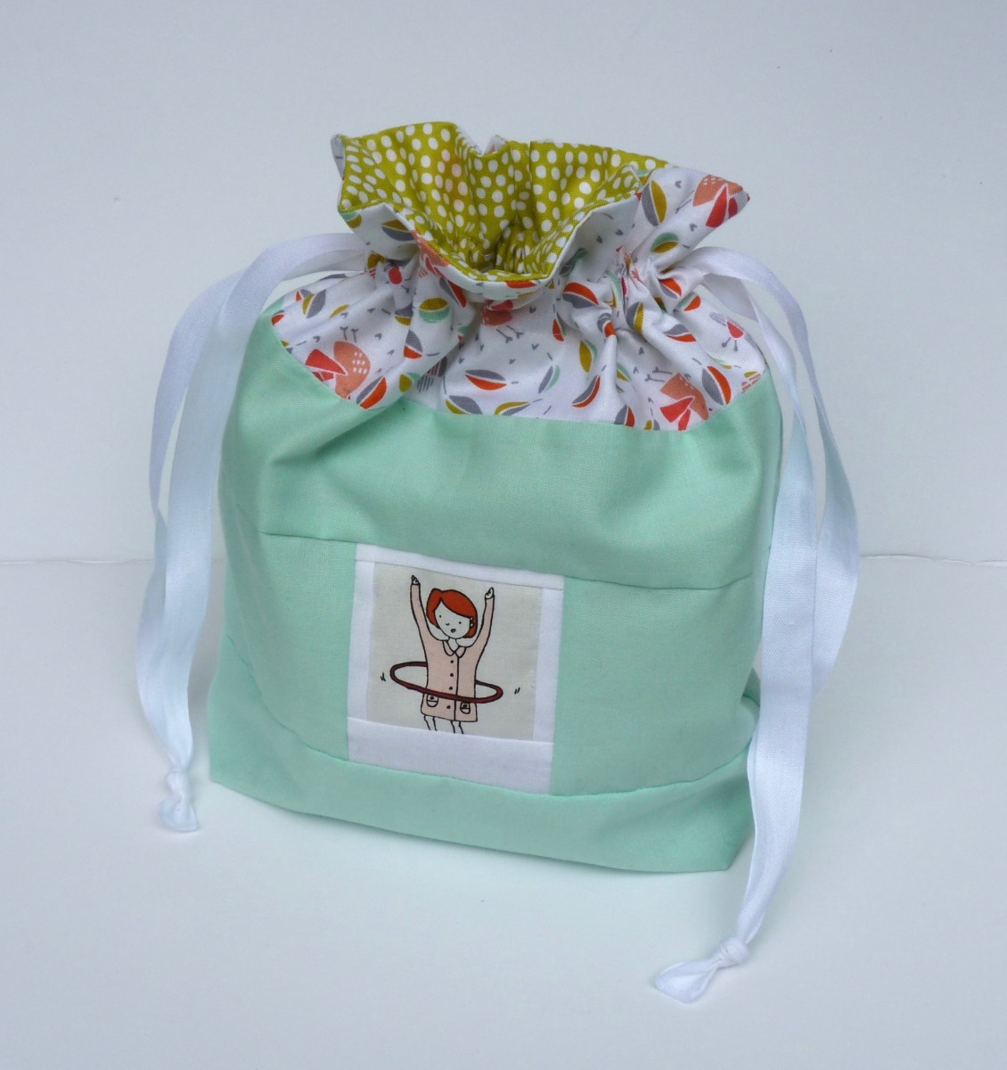 Hoola-hoop girl photo drawstring bag