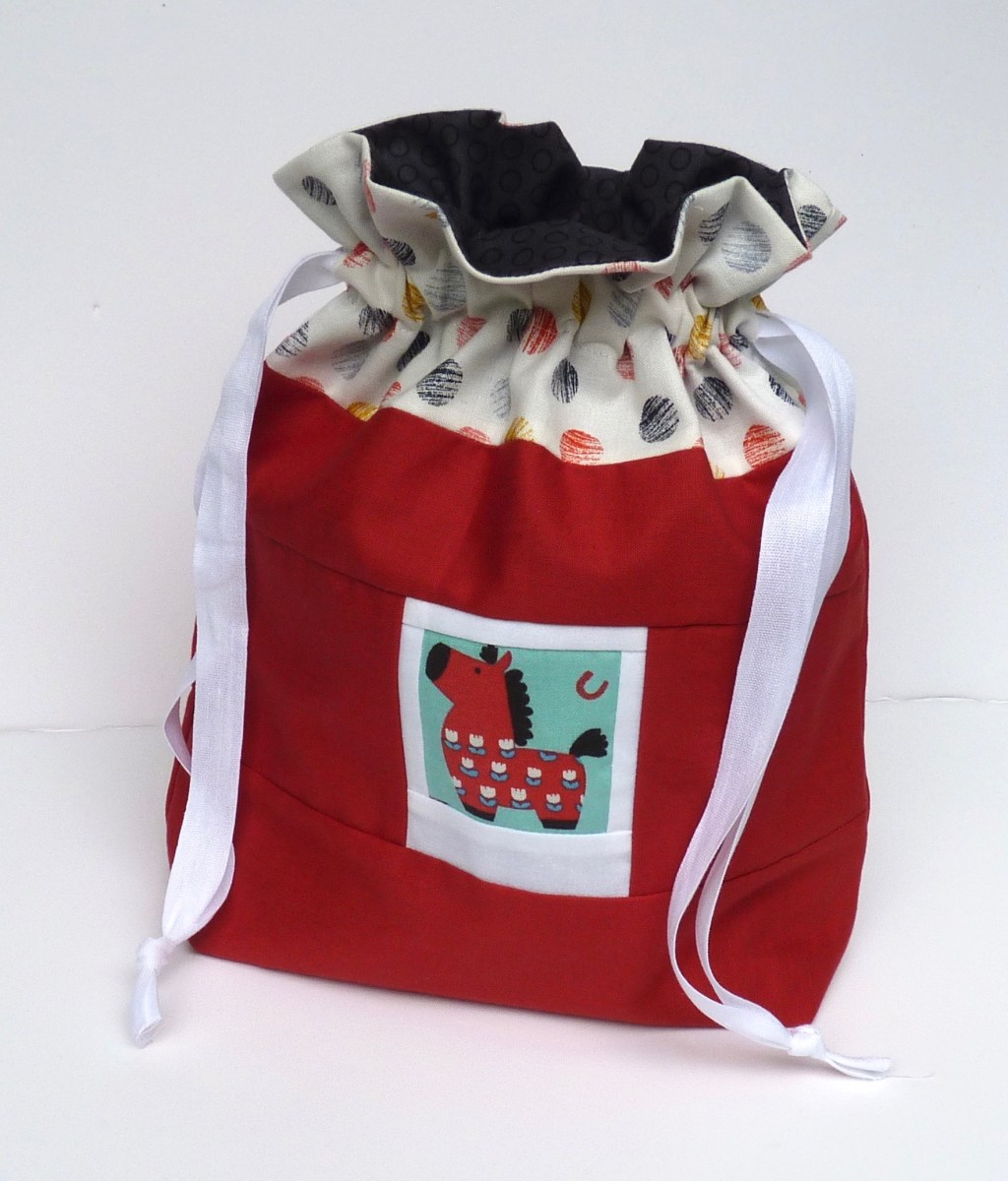 Pony photo drawstring bag